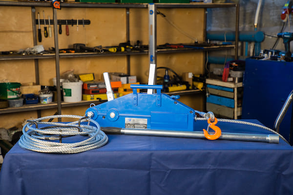 Монтажно-тяговая лебедка в качестве альтернативы простым рычажным лебедкам